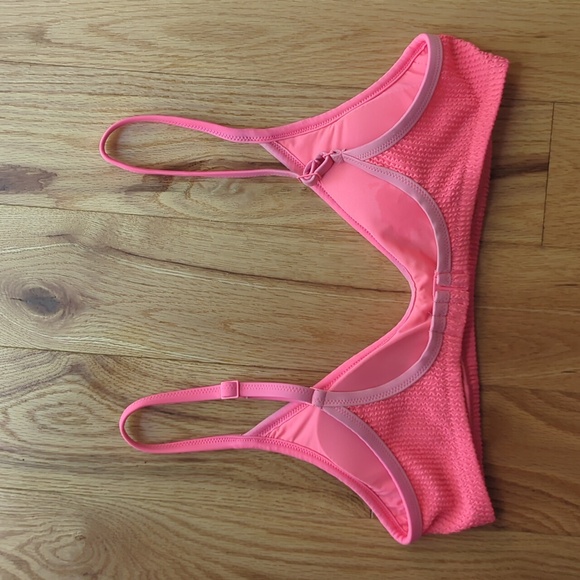 Aerie. Crinkle Ribbed Scoop Bikini Top. Size Large. - Picture 3 of 6